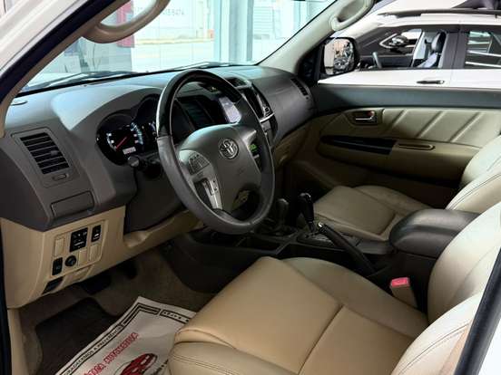 TOYOTA-HILUX SW4-2012