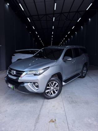 TOYOTA HILUX SW4 4.0 SRX 4X4 7 LUGARES V6 24V GASOLINA 4P AUTOMÁTICO