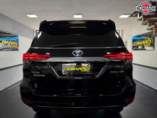 TOYOTA-HILUX SW4-4.0 SRX 4X4 7 LUGARES V6 24V GASOLINA 4P AUTOMÁTICO TOYOTA-HILUX SW4-2016