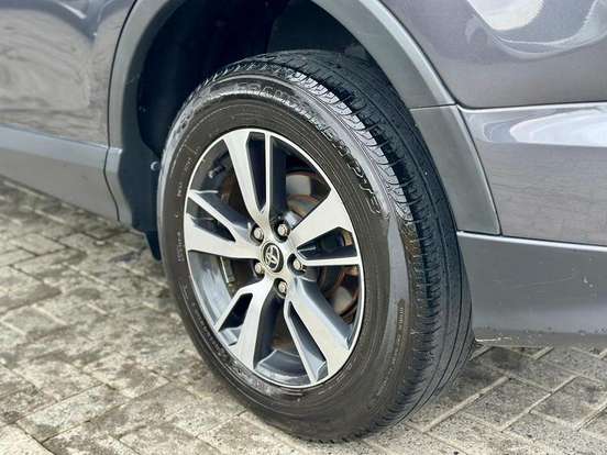 TOYOTA-RAV4-2018
