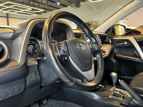 TOYOTA-RAV4-2017
