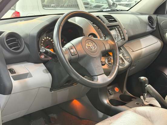 TOYOTA-RAV4-2.4 4X4 16V GASOLINA 4P AUTOMÁTICO TOYOTA-RAV4-2011