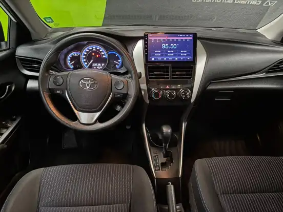 TOYOTA-YARIS-2020
