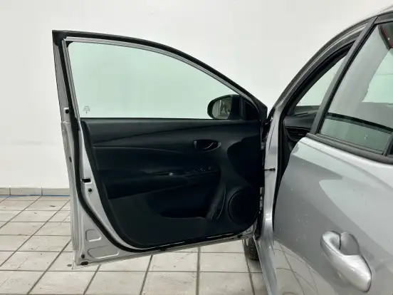 TOYOTA-YARIS-2024