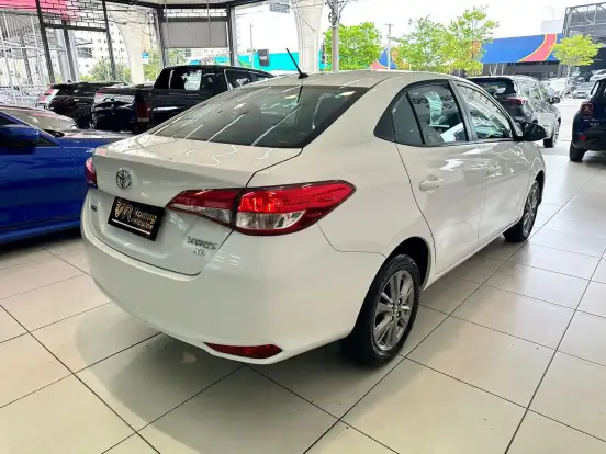 TOYOTA-YARIS-2021