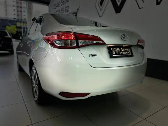 TOYOTA-YARIS-2021