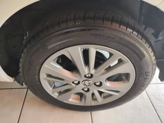 TOYOTA-YARIS-2019