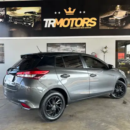TOYOTA-YARIS-2022