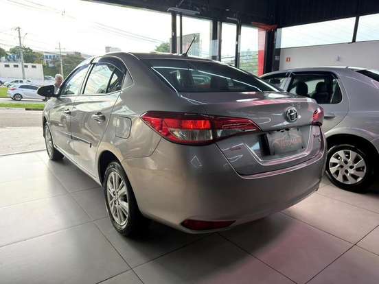 TOYOTA-YARIS-2019