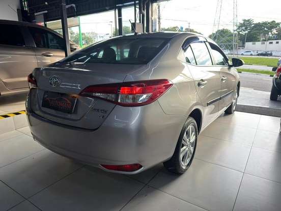 TOYOTA-YARIS-2019