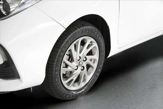 TOYOTA-YARIS-2024