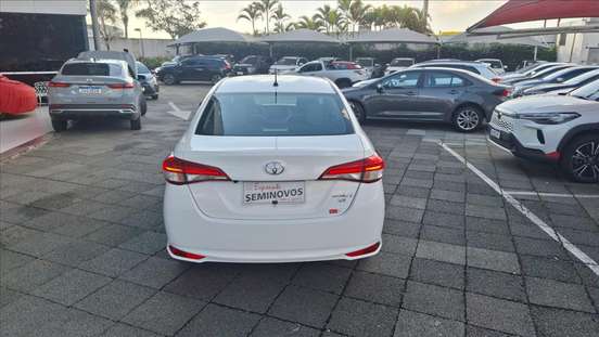 TOYOTA-YARIS-2023