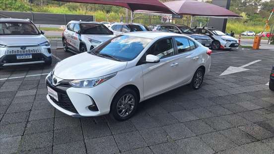 TOYOTA-YARIS-2023