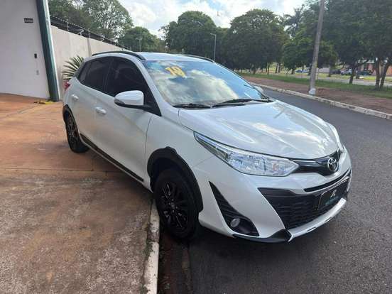 TOYOTA-YARIS-2019