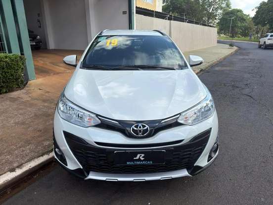 TOYOTA-YARIS-2019