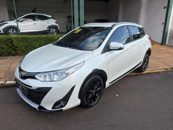 TOYOTA-YARIS-2019