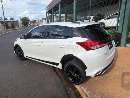 TOYOTA-YARIS-2019
