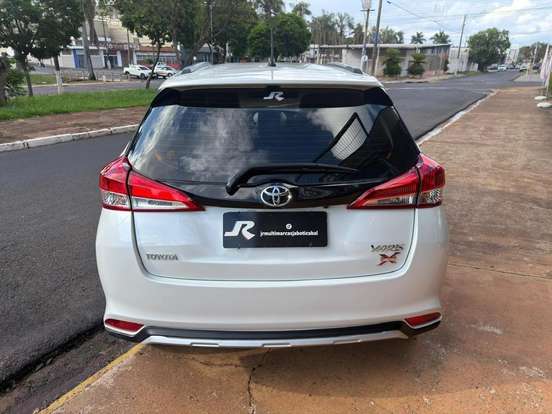 TOYOTA-YARIS-2019