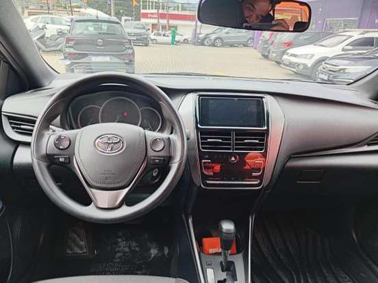 TOYOTA-YARIS-2024