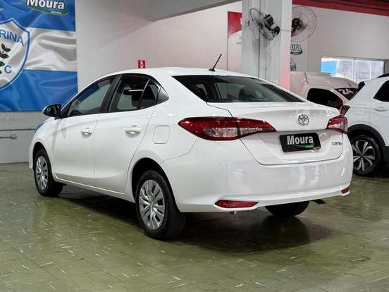 TOYOTA-YARIS-2022