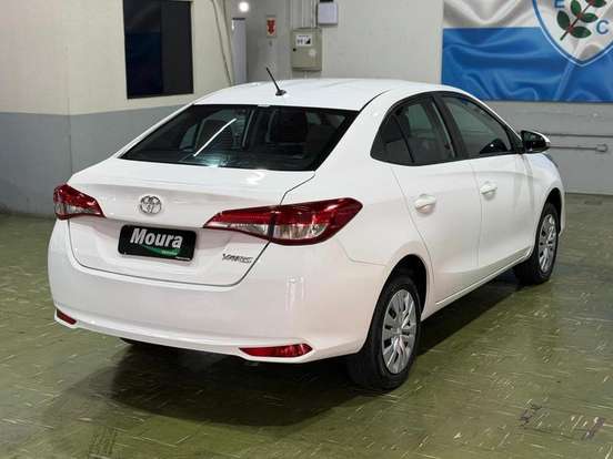 TOYOTA-YARIS-2022