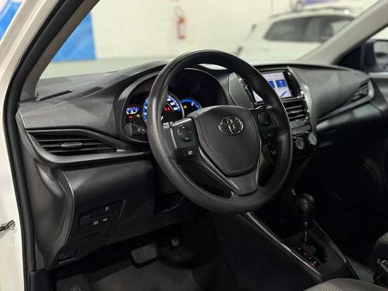 TOYOTA-YARIS-2022