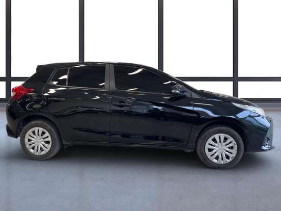 TOYOTA-YARIS-2025