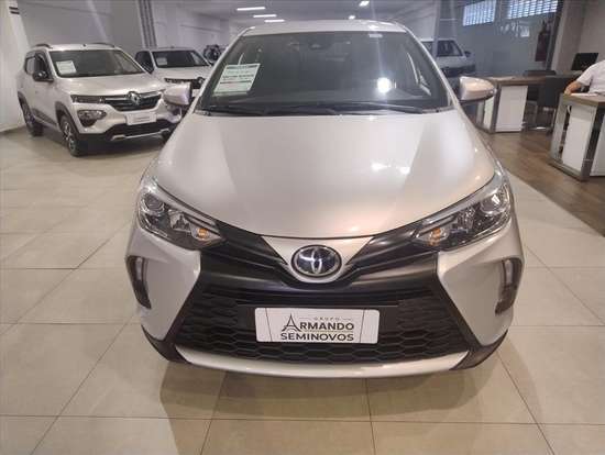 TOYOTA-YARIS-2023