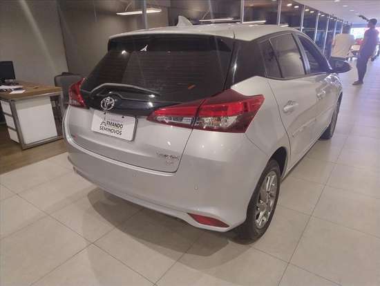 TOYOTA-YARIS-2023
