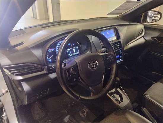 TOYOTA-YARIS-2023