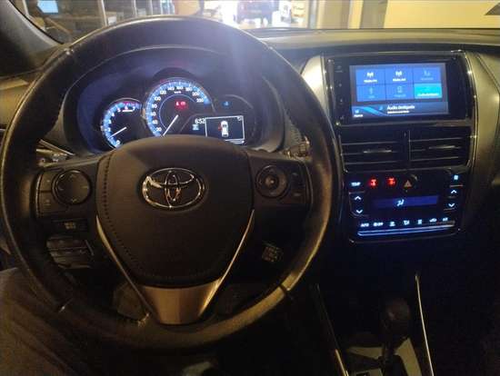 TOYOTA-YARIS-2023