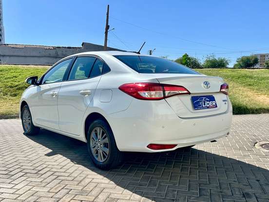 TOYOTA-YARIS-2019