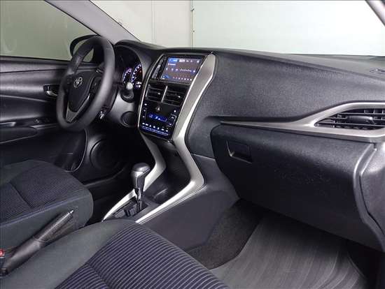 TOYOTA-YARIS-2021