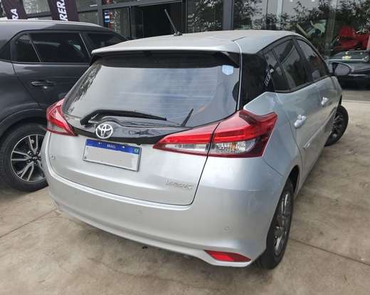 TOYOTA-YARIS-2022