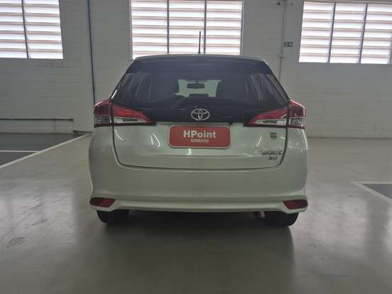 TOYOTA-YARIS-2021