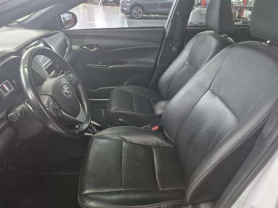 TOYOTA-YARIS-2021