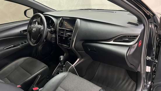 TOYOTA-YARIS-2024