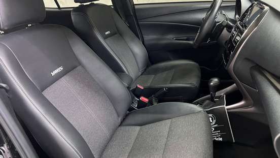 TOYOTA-YARIS-2024