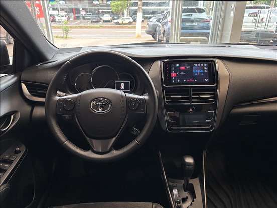TOYOTA-YARIS-2024