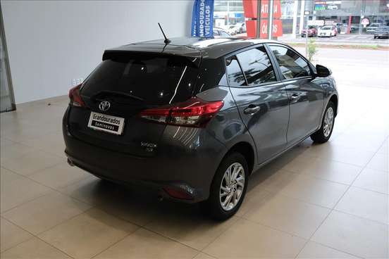 TOYOTA-YARIS-2024