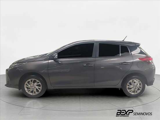 TOYOTA-YARIS-2024
