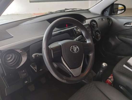 TOYOTA-ETIOS-2015
