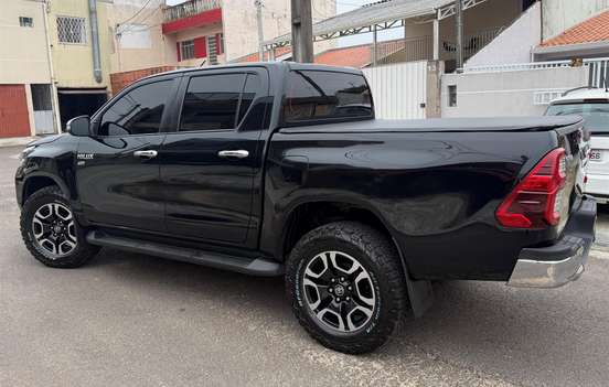 TOYOTA-HILUX-2017