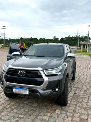 TOYOTA HILUX 2.8 D-4D TURBO DIESEL CD SRX 4X4 AUTOMÁTICO