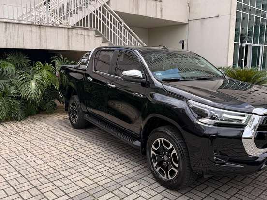 TOYOTA-HILUX-2.8 D-4D TURBO DIESEL CD SRX 4X4 AUTOMÁTICO TOYOTA-HILUX-2022