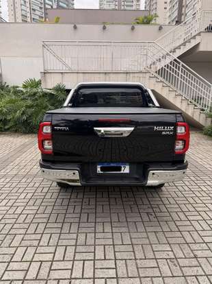 TOYOTA-HILUX-2022