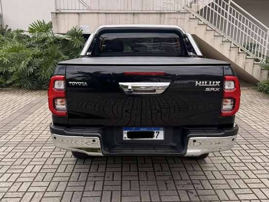 TOYOTA-HILUX-2.8 D-4D TURBO DIESEL CD SRX 4X4 AUTOMÁTICO TOYOTA-HILUX-2022