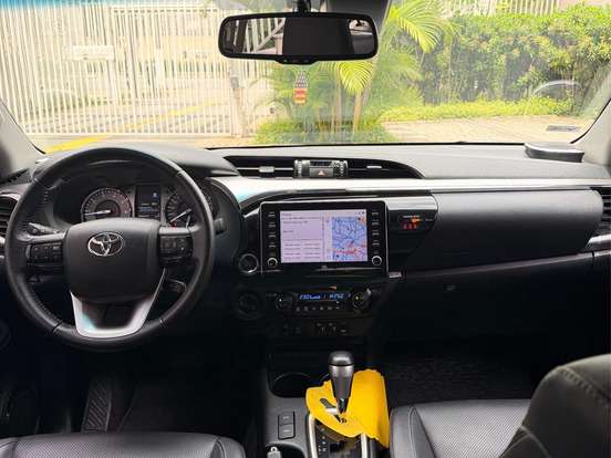 TOYOTA-HILUX-2.8 D-4D TURBO DIESEL CD SRX 4X4 AUTOMÁTICO TOYOTA-HILUX-2022