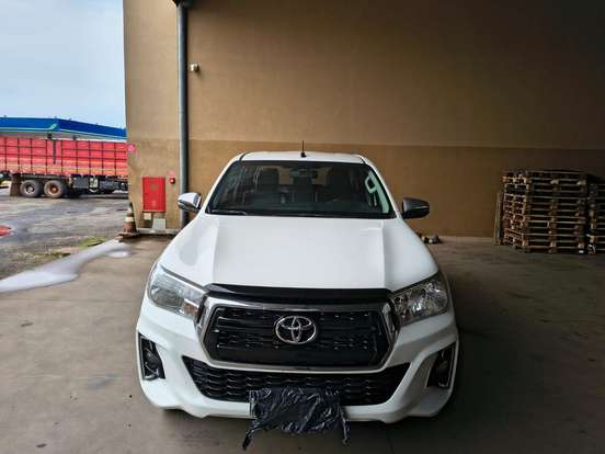 TOYOTA-HILUX-2019