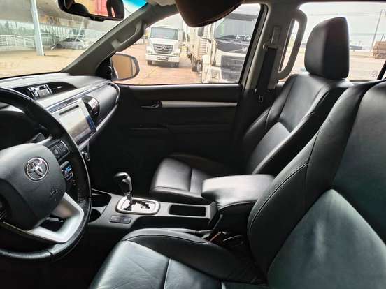TOYOTA-HILUX-2019